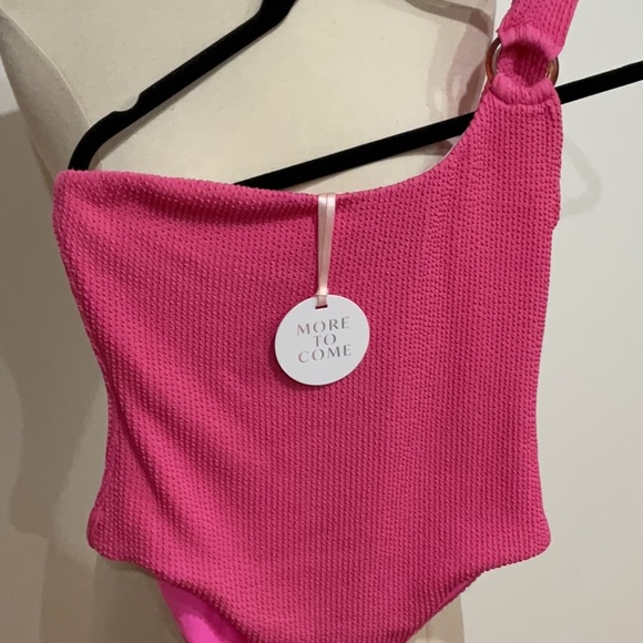 More to Come Manaia one Piece in Pink, Size: M - Picture 7 of 9